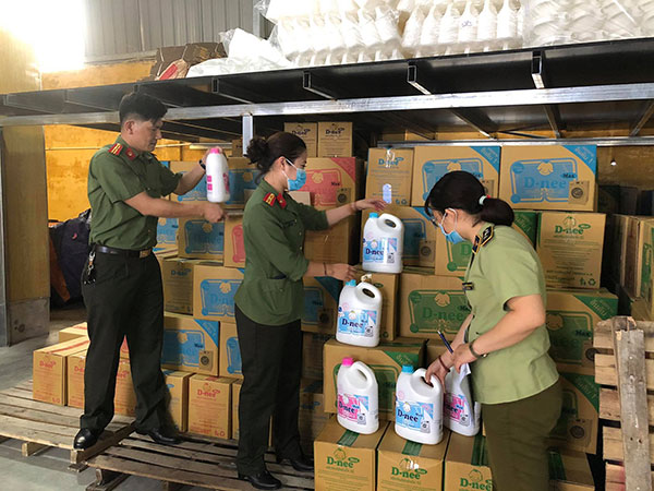 Cảnh giác với nước giặt giá rẻ bán tràn lan trên mạng